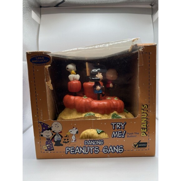 Dancing Peanuts Gang - Linus & Lucy - Halloween - Dancing Pumpkin - Picture 6 of 6